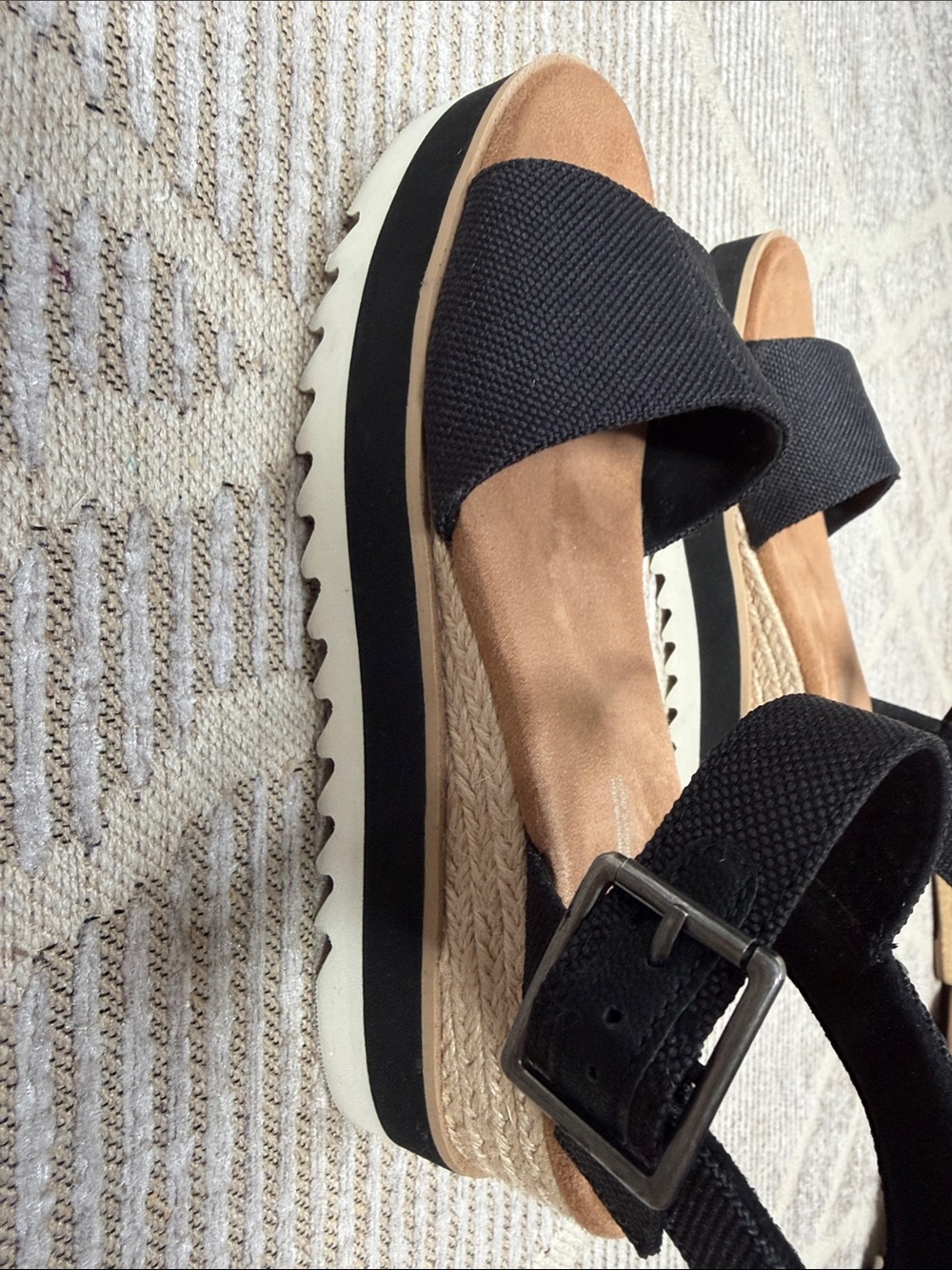 Toms Women’s Black Ankle-Strap Platform Sandals size 6 - Picture 2 of 3